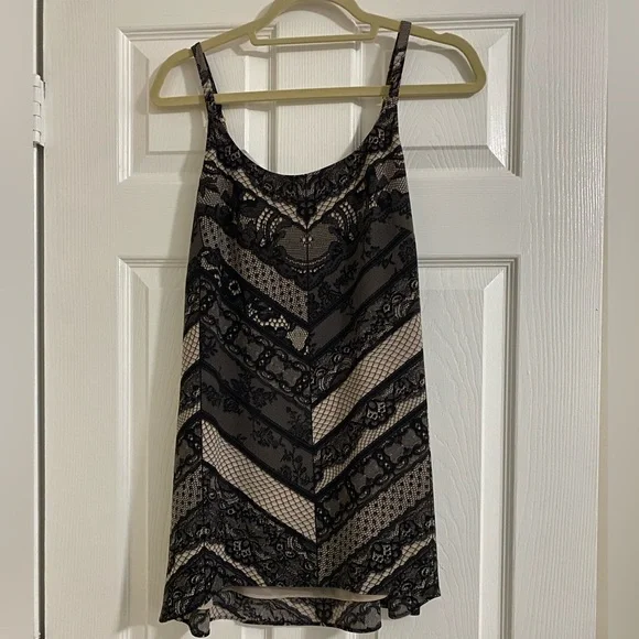 Cabi Chevron Lace Print Monaco Cami Tunic Size XS - Picture 3 of 8